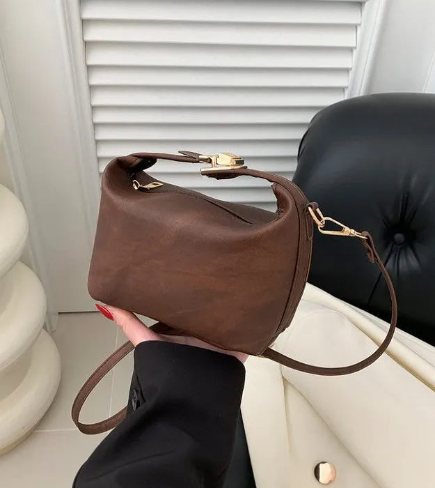 Коричневый