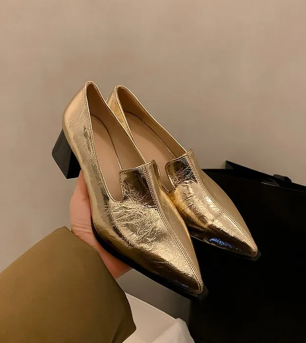 Золотистый