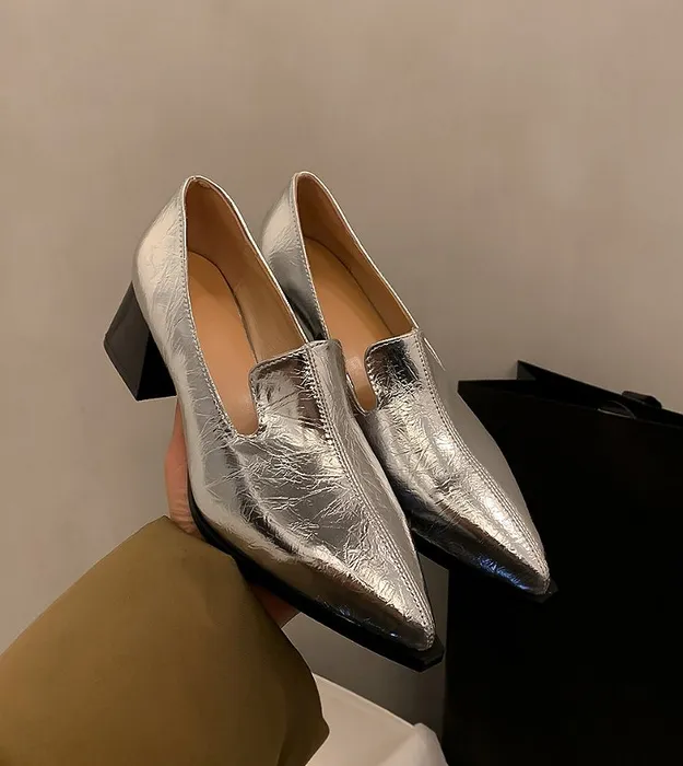 Серебристый