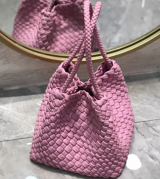 Фиолетовый