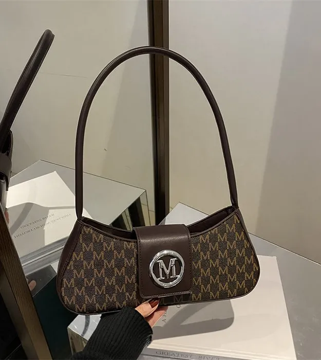 Тёмно коричневый