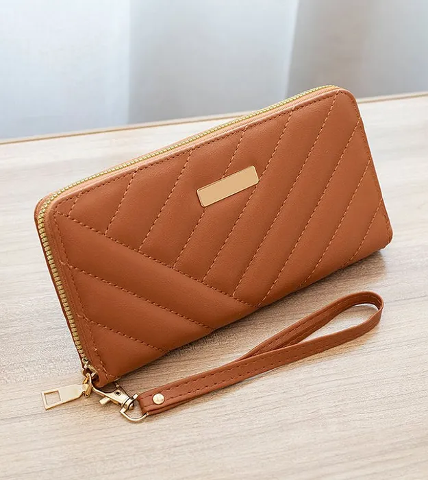 Коричневый