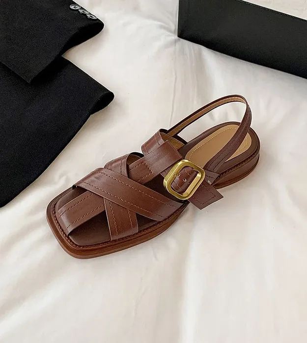 Коричневый