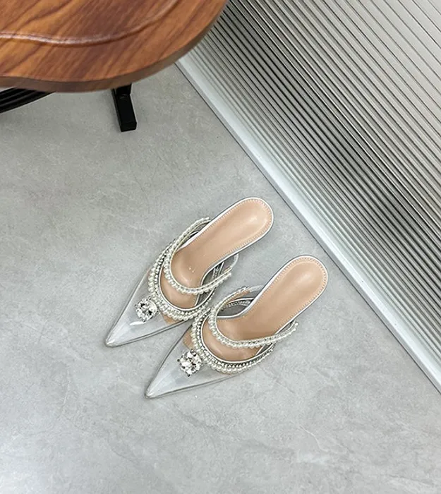 Серебристый