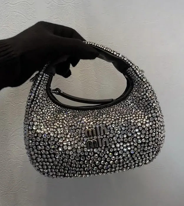 Серебристый