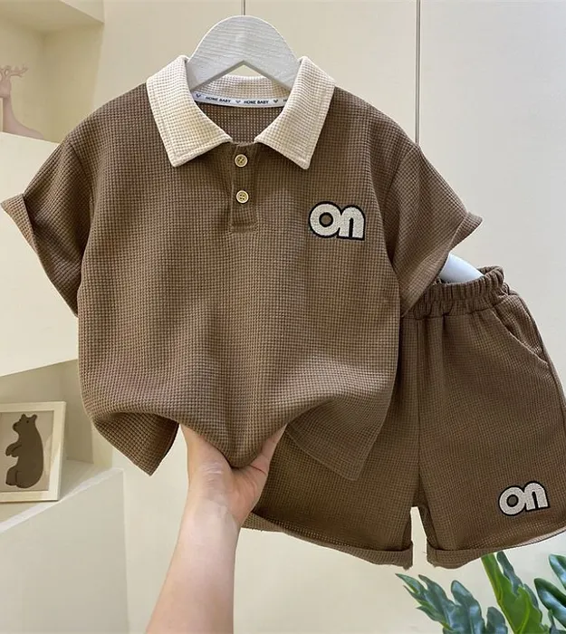 Коричневый