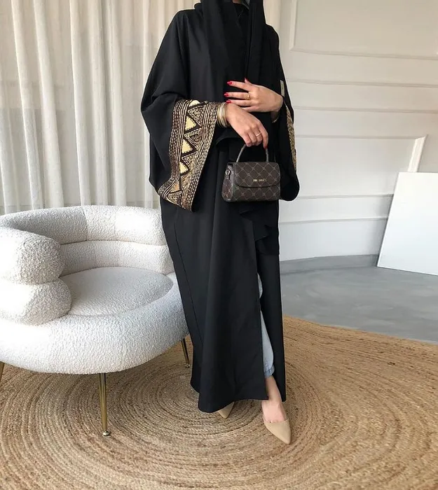 Чёрно -золотистый