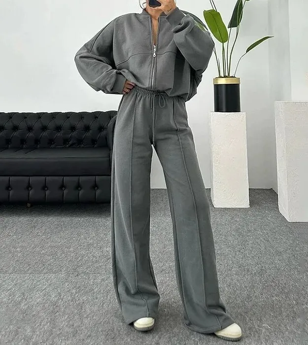 Темно серый