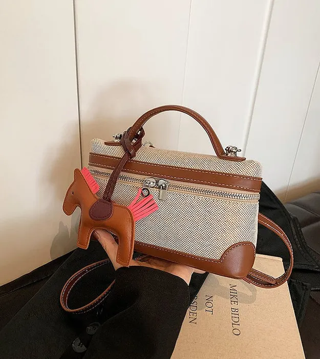 Коричневый