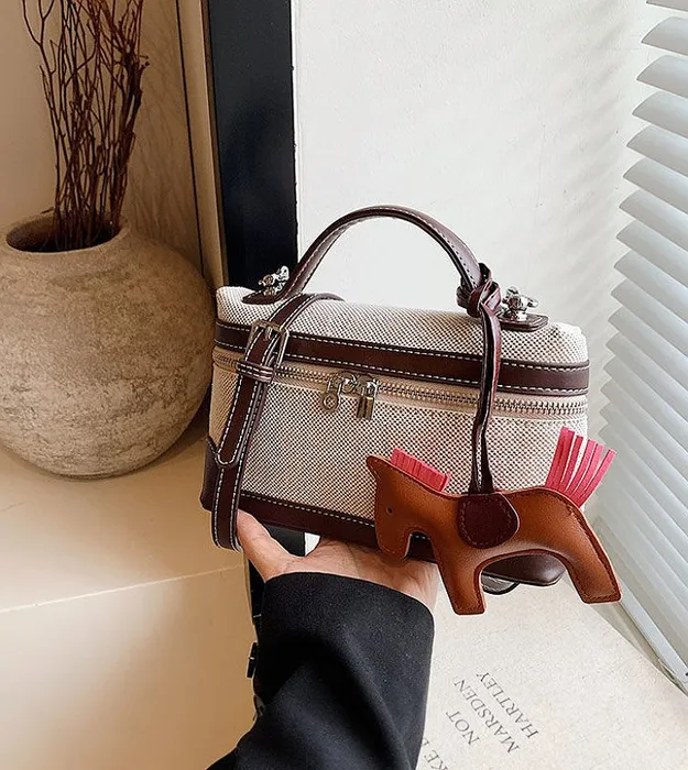 Тёмно коричневый