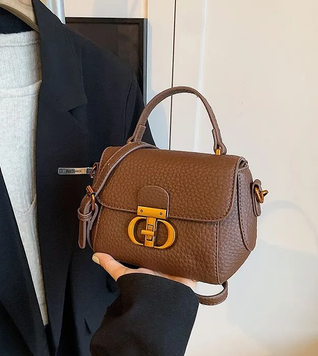 Коричневый