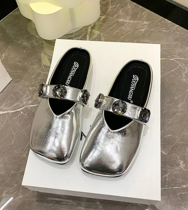 Серебристый