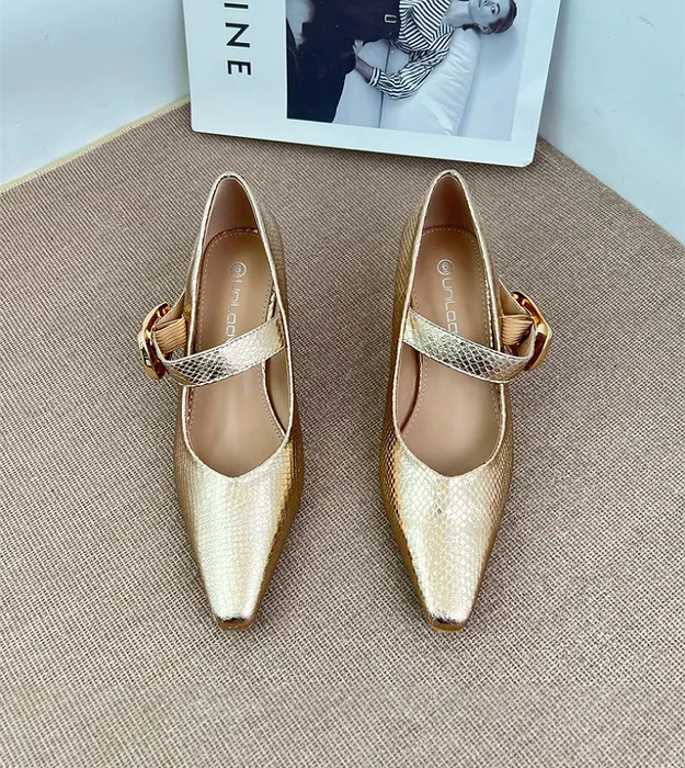 Золотистый