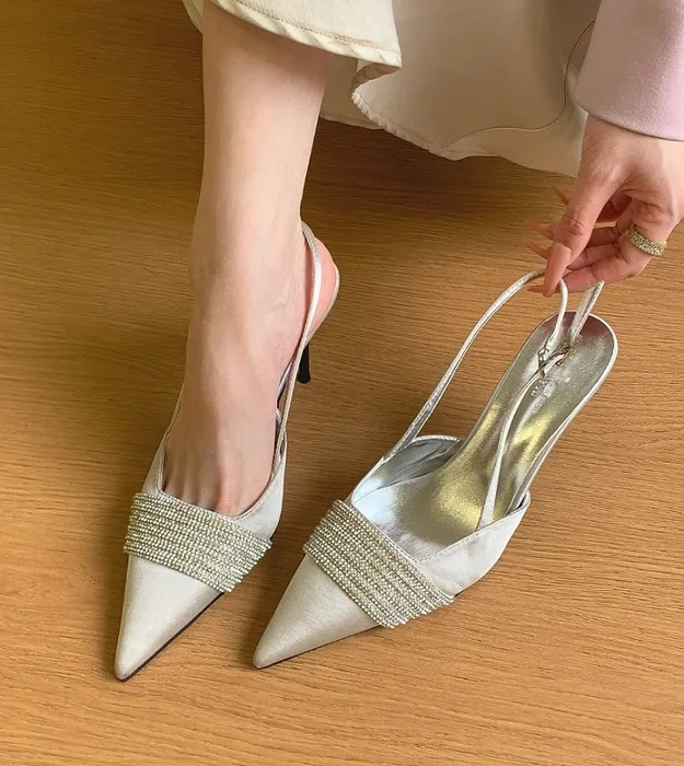 Серебристый