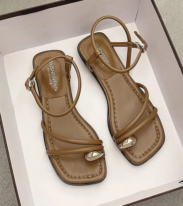 Коричневый