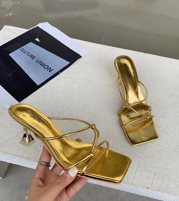 Женские шлёпки