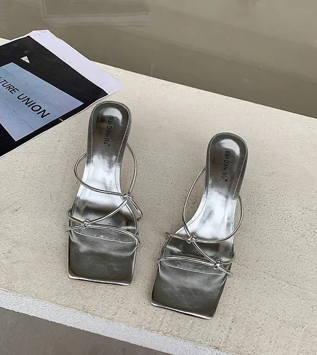 Серебристый