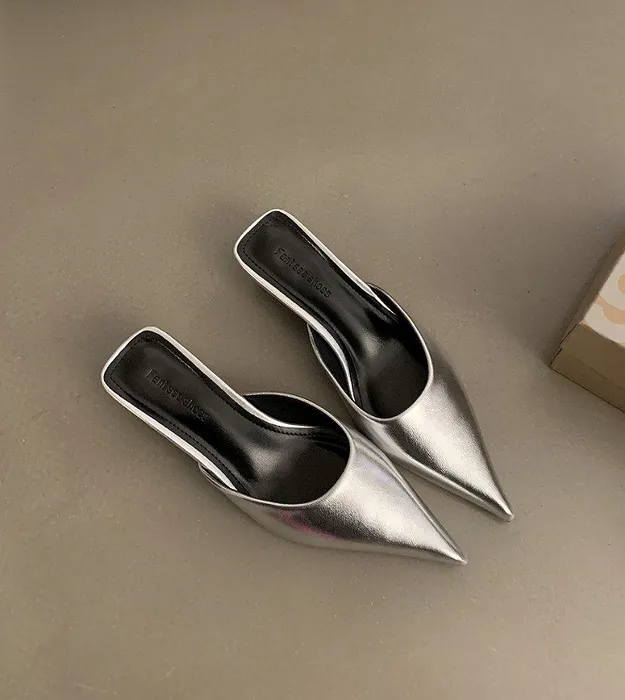 Серебристый