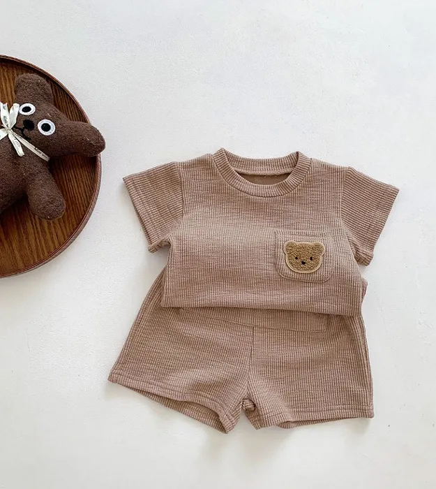 Коричневый