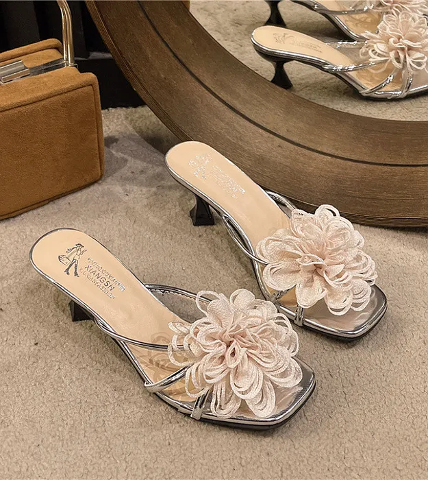 Серебристый