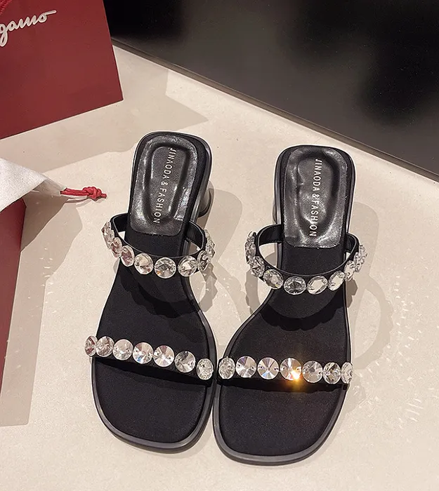 Женские шлёпки