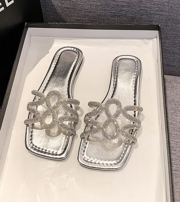 Серебристый