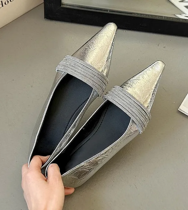 Серебристый