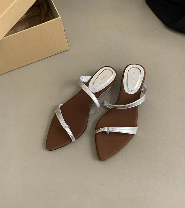 Серебристый