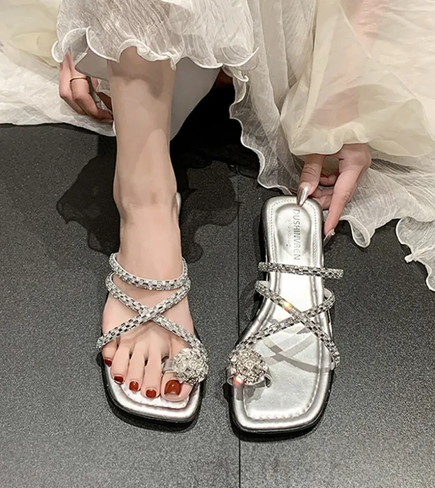 Серебристый