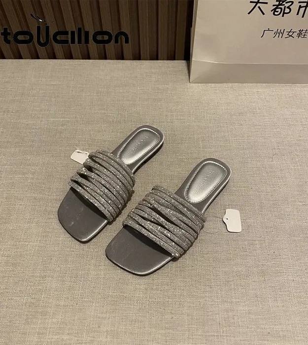 Серебристый