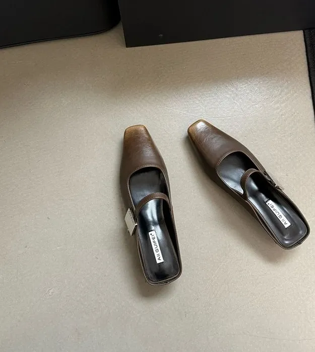 Коричневый