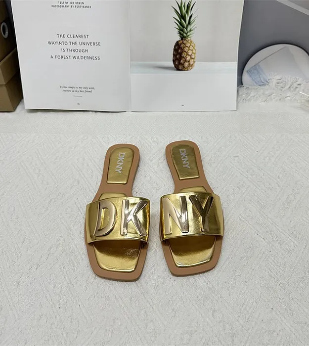 Золотистый