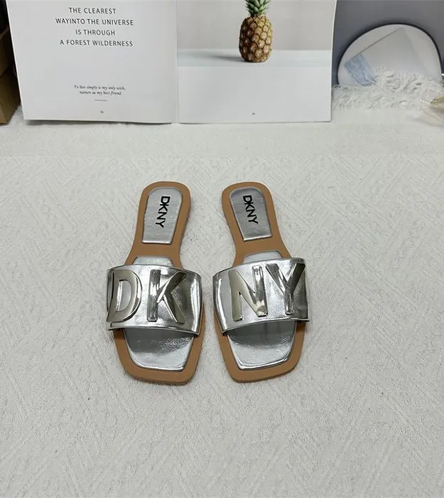 Серебристый