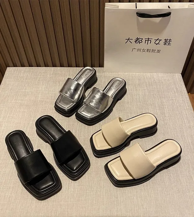 Женские шлёпки