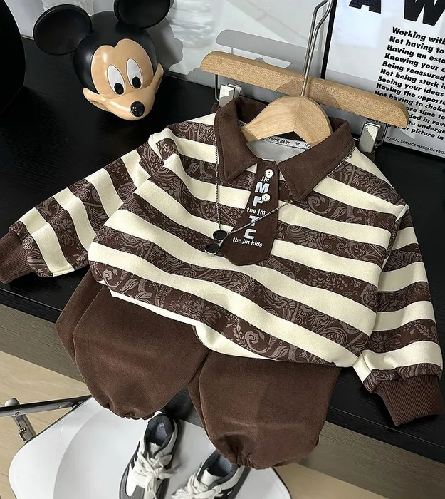 Коричневый