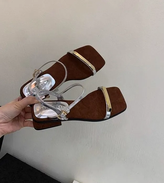 Серебристый