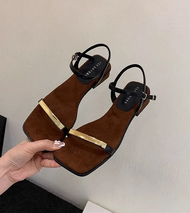 Коричневый