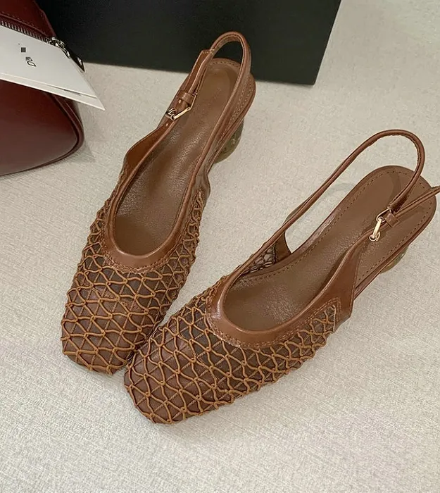 Коричневый