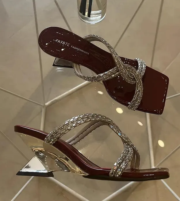 Женские шлёпки