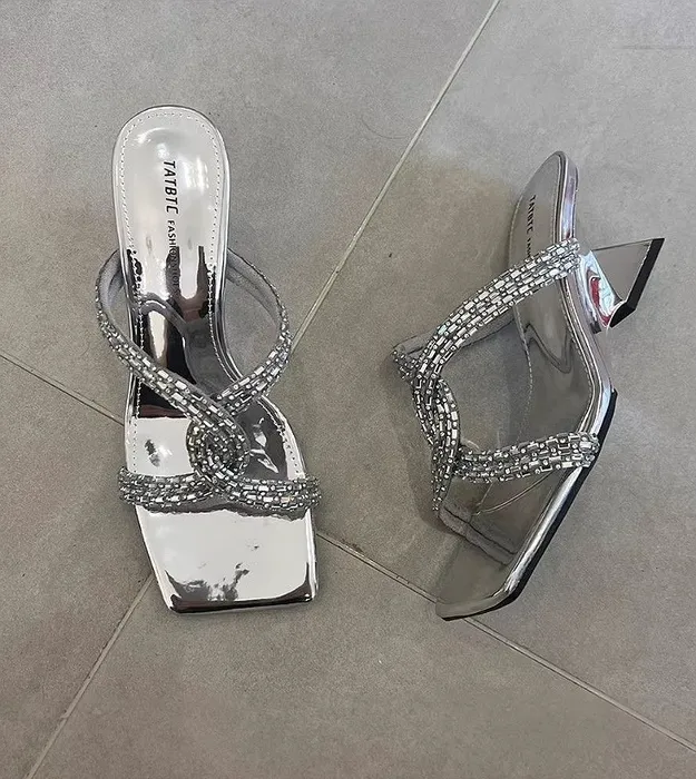 Серебристый