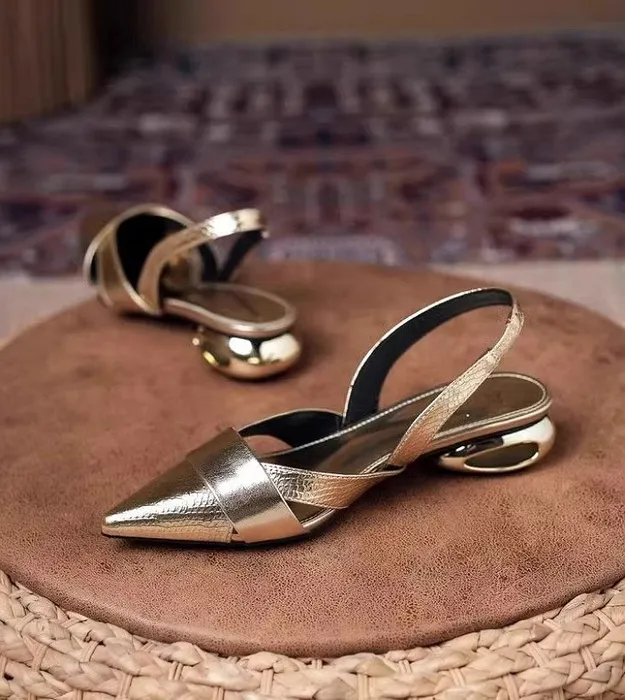 Золотистый