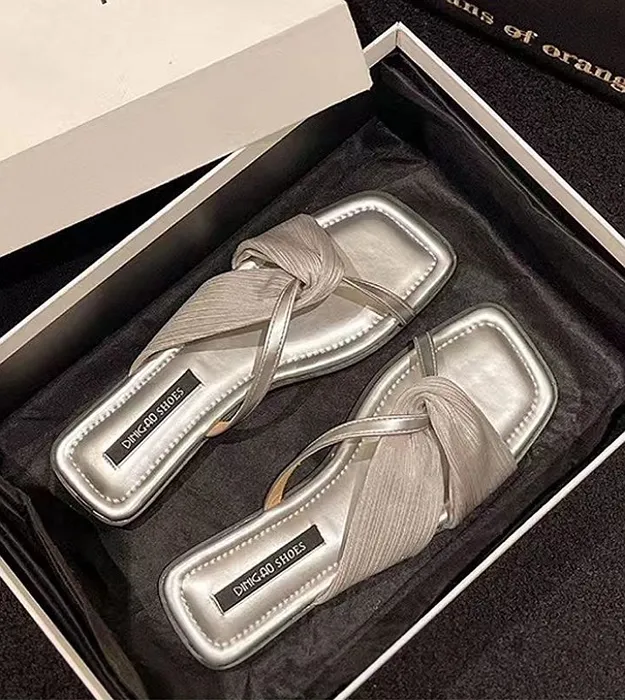 Серебристый