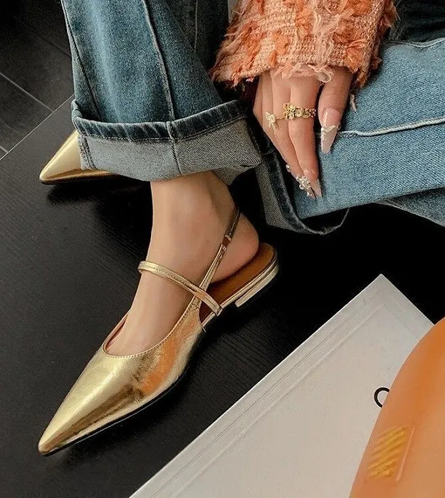 Золотистый