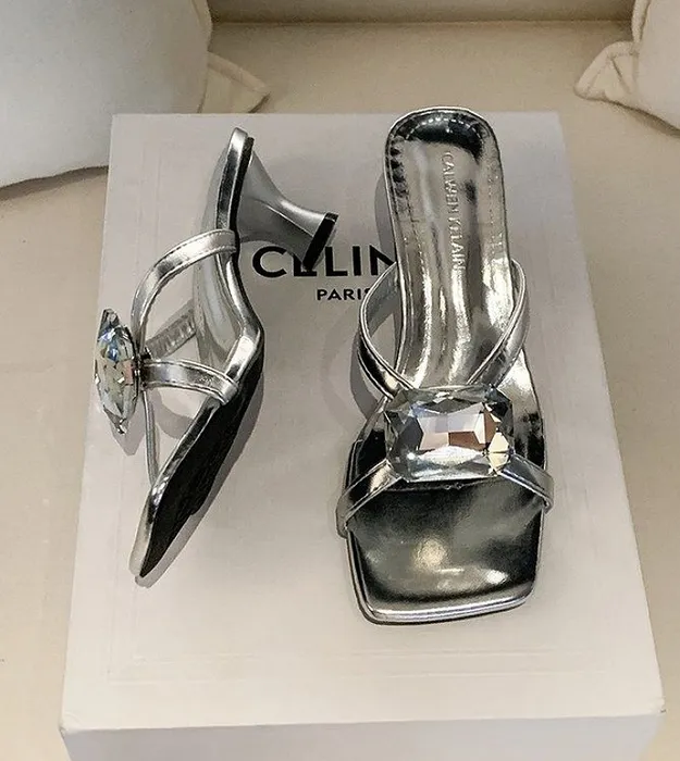 Серебристый