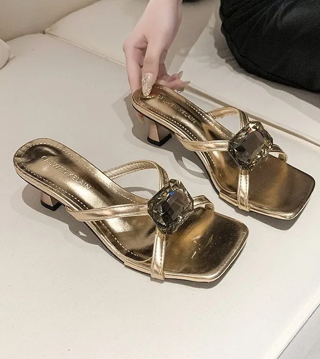 Золотистый