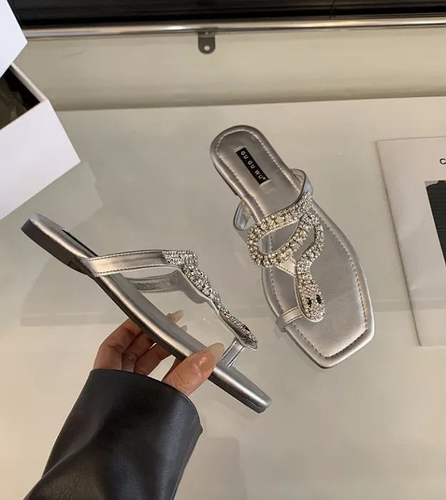 Серебристый