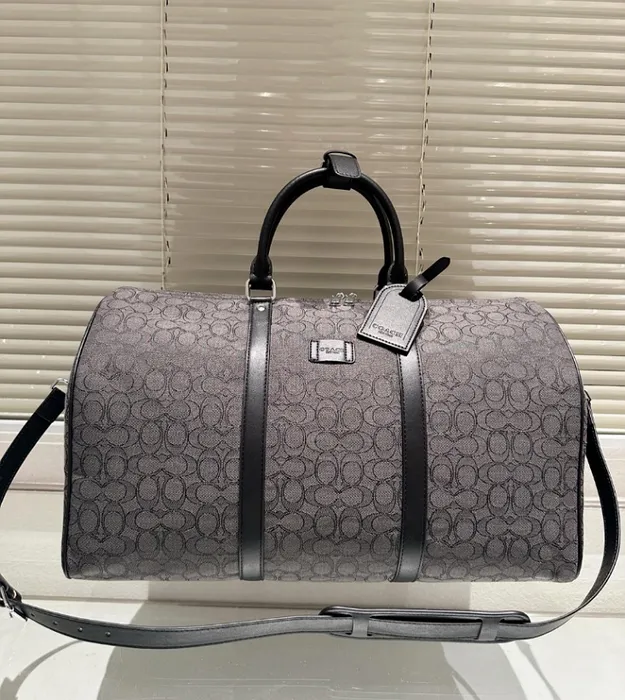Дорожные сумки от Coach