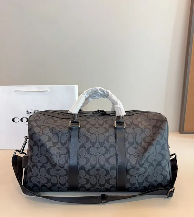 Дорожные сумки от Coach
