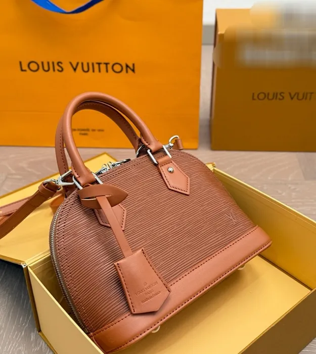 Коричневый