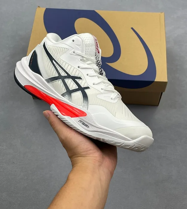 Мужские и женские кроссовки Asia's